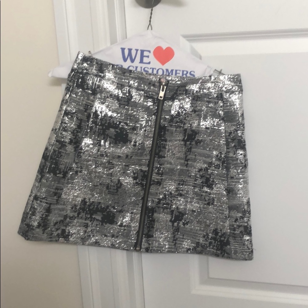 Im selling a new skirt (not worn)